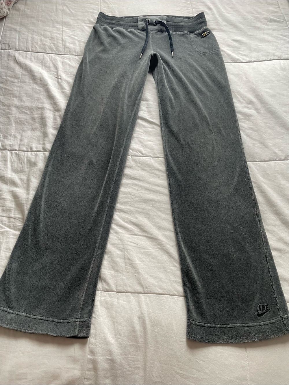 Nike Y2K Gray Velour Low Rise Flare Pants Small Sporty Chic Model‎ Off Duty Yoga